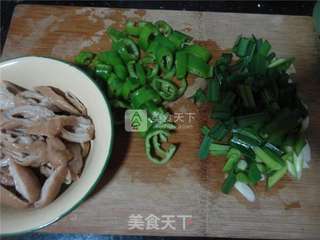 蒜香肥肠的做法步骤:2