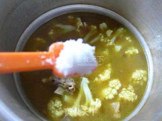 粉条花菜牛排骨汤的做法步骤:9