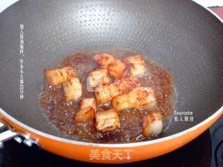 红烧肉焖秋葵的做法步骤:3