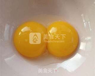 蛋黄椰丝小甜饼的做法步骤:2