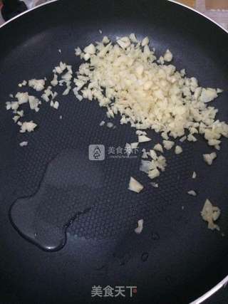 蒜蓉粉丝扇贝盘的做法步骤:4