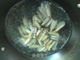 蒜香烤蛏子的做法步骤:3