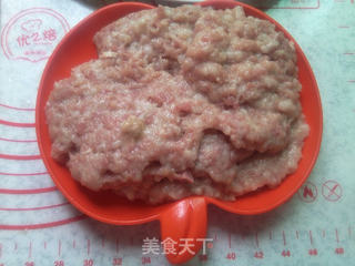 萝卜猪肉水饺的做法步骤:2