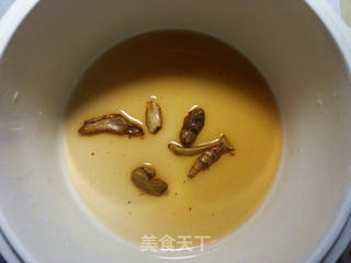 莲子玉米猪蹄汤的做法步骤:5