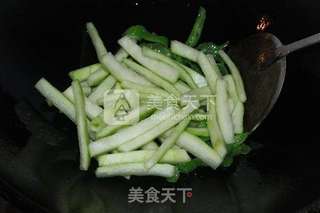 辣椒炒西瓜皮的做法步骤:5