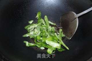 辣椒炒西瓜皮的做法步骤:4