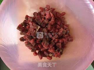 牛肉圆葱蒸饺的做法步骤:3