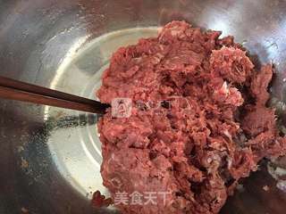 牛肉圆葱蒸饺的做法步骤:5