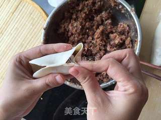 牛肉圆葱蒸饺的做法步骤:19
