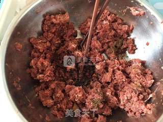 牛肉圆葱蒸饺的做法步骤:7
