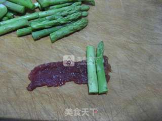 芦笋牛肉卷的做法步骤:7