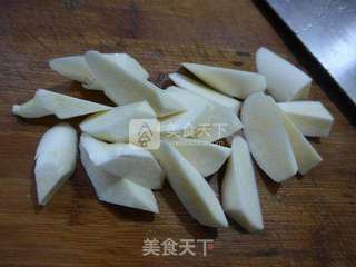 梅干菜茭白炒大头虾的做法步骤:2