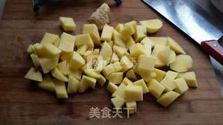 土豆炖鸡骨架的做法步骤:2