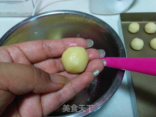 蛋黄椰蓉酥的做法步骤:8