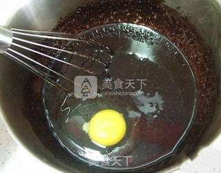 巧克力纸杯蛋糕的做法步骤:2