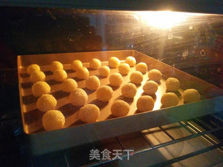 蛋黄椰蓉酥的做法步骤:11