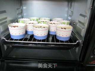 核桃仁酸奶纸杯蛋糕的做法步骤:14