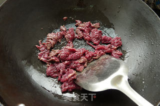 荷塘三色炒牛肉的做法步骤:3