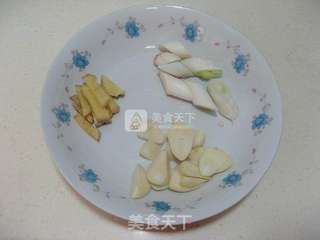红烧黄花鱼的做法步骤:2