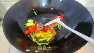 茭白烧肥肠的做法步骤:2