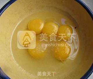 酸奶戚风蛋糕的做法步骤:7