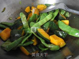 南瓜炖豆角的做法步骤:5