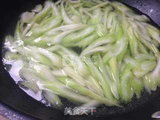 西芹香干的做法步骤:2