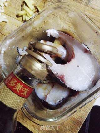 廉价的鱼,高贵地吃!——烤花鲢鱼片的做法步骤:4