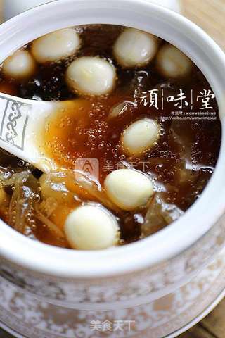 桃胶银耳炖莲子的做法步骤:7