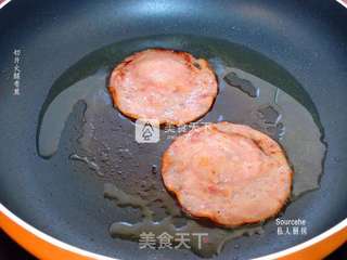 火腿鸡蛋汉堡的做法步骤:2