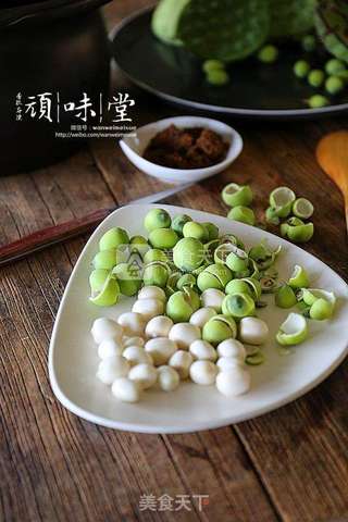 桃胶银耳炖莲子的做法步骤:6