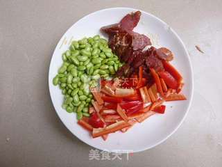 腊肠毛豆的做法步骤:2