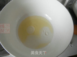 蔓越莓戚风蛋糕卷的做法步骤:2