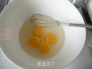蔓越莓戚风蛋糕卷的做法步骤:3