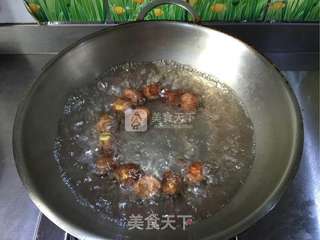 香菇板栗鸡腿煲的做法步骤：2