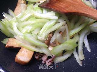 西芹香干的做法步骤:6