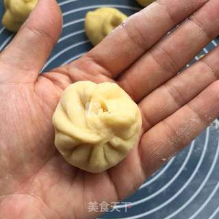 小熊挤挤肉松包的做法步骤:5