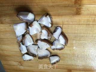 香菇板栗鸡腿煲的做法步骤:6