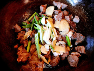 红酒烧牛肉的做法步骤:7