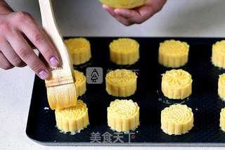 德普烤箱食谱—半岛奶黄月饼 的做法步骤:11