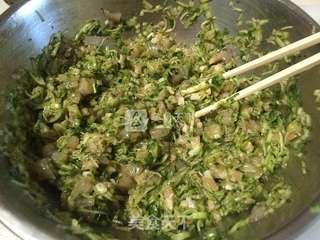黄瓜虾仁水饺的做法步骤:4