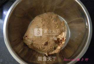 红糖桂圆核桃面包的做法步骤:5
