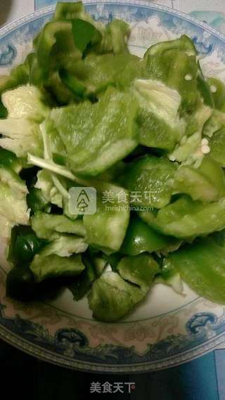 青椒炒腊肉的做法步骤:4