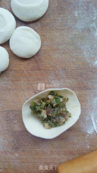 香菇韭苔猪肉水饺的做法步骤:12