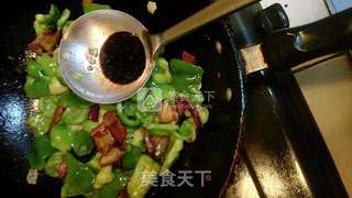 青椒炒腊肉的做法步骤:9