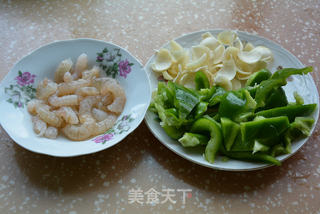 虾仁百合炒青椒的做法步骤:3