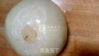 鸡蛋炒洋葱的做法步骤:2
