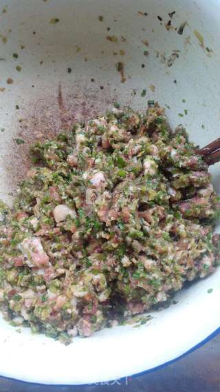 香菇韭苔猪肉水饺的做法步骤：8