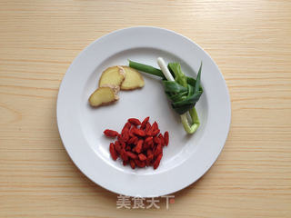 淮山炖鸡汤的做法步骤:2
