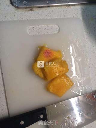 黄桃罐头的做法步骤：3